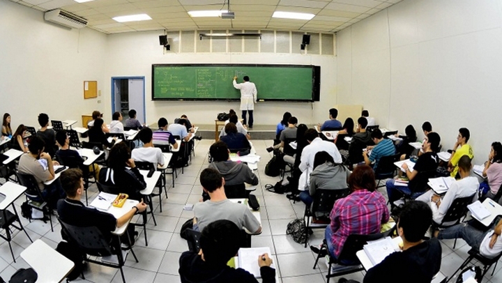 Documento relativo aos compromissos assumidos pelo Ministério da Educação na reunião do corrente mês Documento relativo aos compromissos assumidos pelo Ministério da Educação na reunião do corrente mês